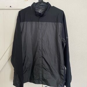Men’s large Nike performance windbreaker.